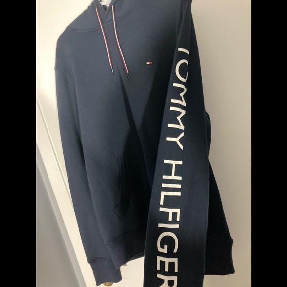 Men’s Tommy Hilfiger pull over hoodie - Picture 2 of 2